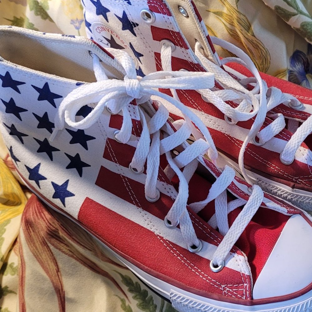 Converse Chuck Taylor Sneakers All Star HI-Top; USA "Stars & Stripes" Flag; 4 JR